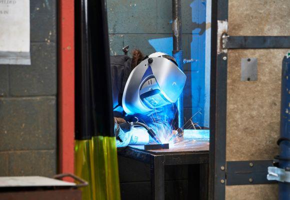 welder welding